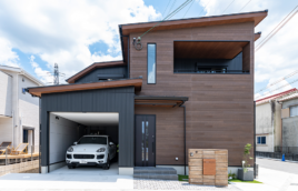 LDKから愛車を眺められるガレージのあるお家
