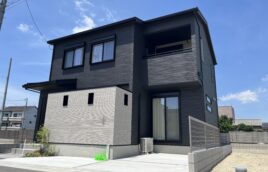 エコカラットが映えるアウトドアリビングがあるお家