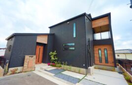 空の見えるリビングで羽を伸ばせるお家