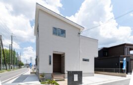 ウッドデッキとプライベートテラスを贅沢に取り入れた開放感のあるお家